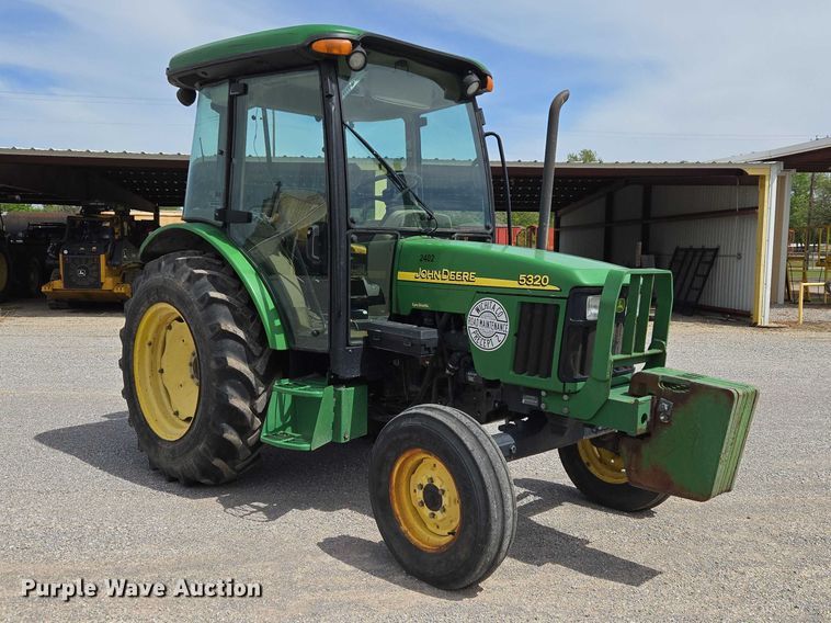 image for item ET5175 2002 John Deere 5320 tractor
