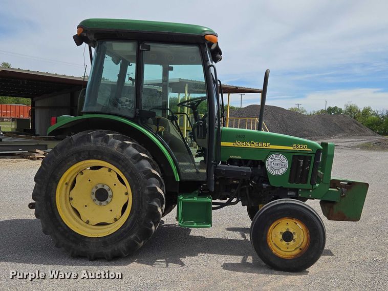 image for item ET5175 2002 John Deere 5320 tractor