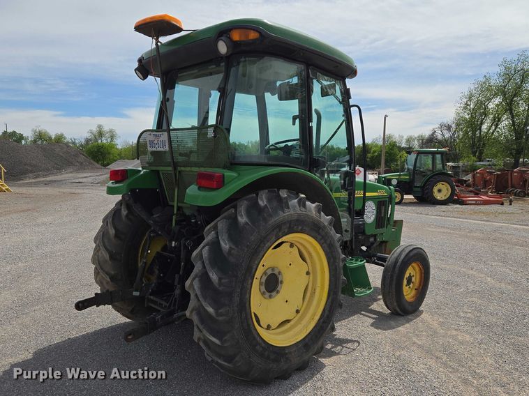 image for item ET5175 2002 John Deere 5320 tractor