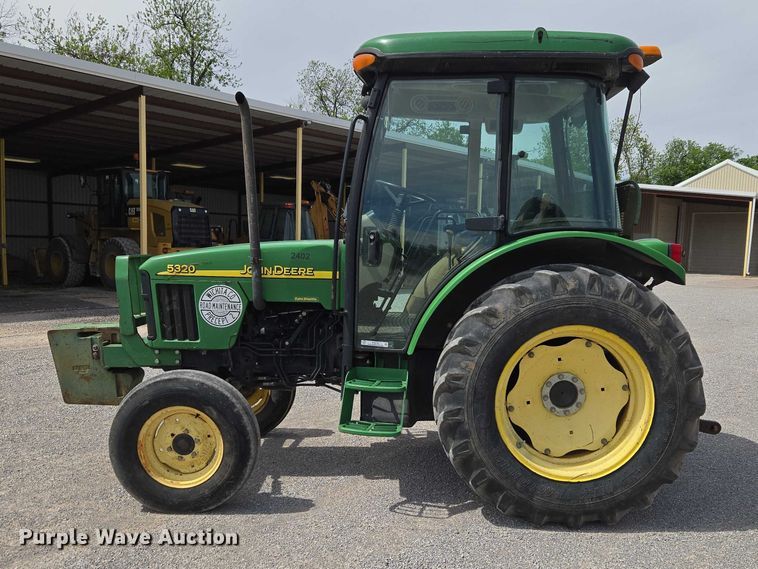 image for item ET5175 2002 John Deere 5320 tractor