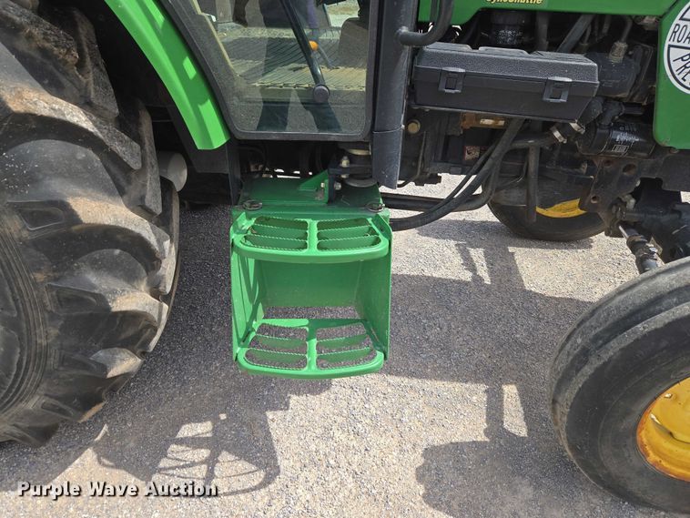 image for item ET5175 2002 John Deere 5320 tractor