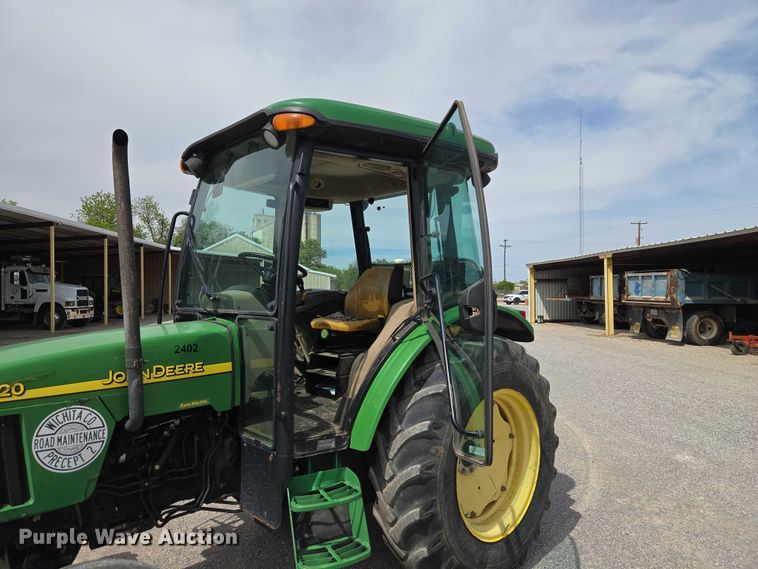 image for item ET5175 2002 John Deere 5320 tractor