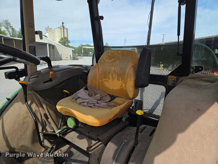 image for item ET5175 2002 John Deere 5320 tractor