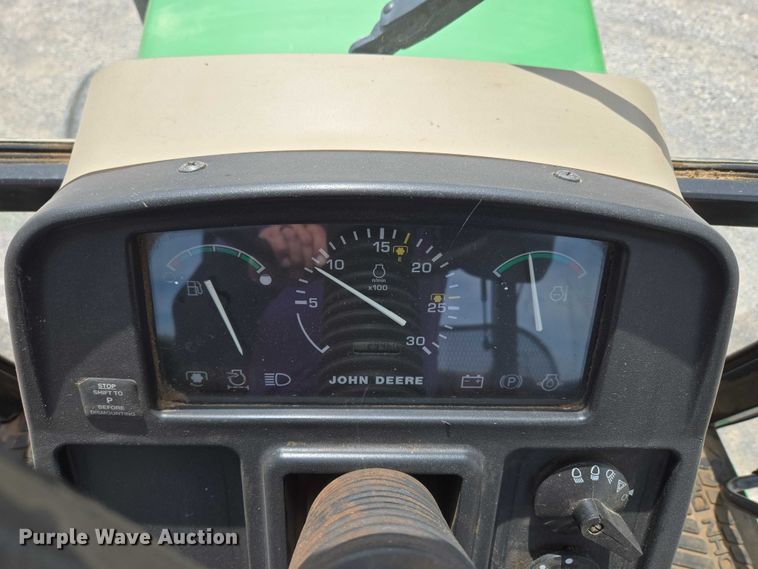 image for item ET5175 2002 John Deere 5320 tractor