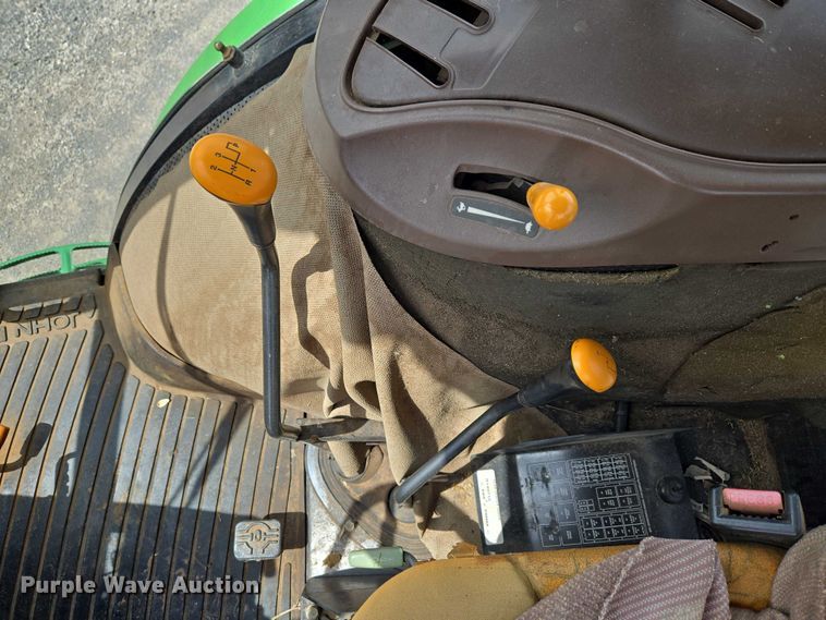 image for item ET5175 2002 John Deere 5320 tractor