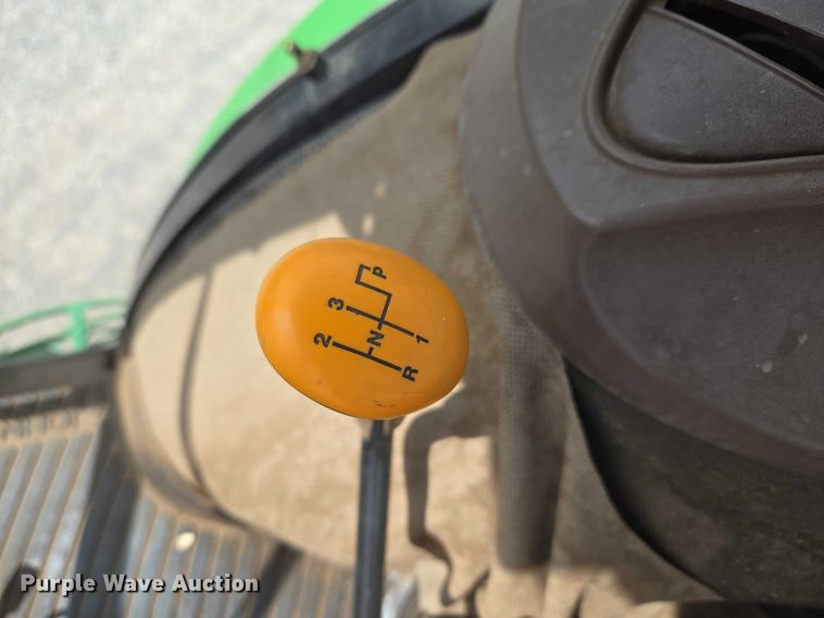 image for item ET5175 2002 John Deere 5320 tractor