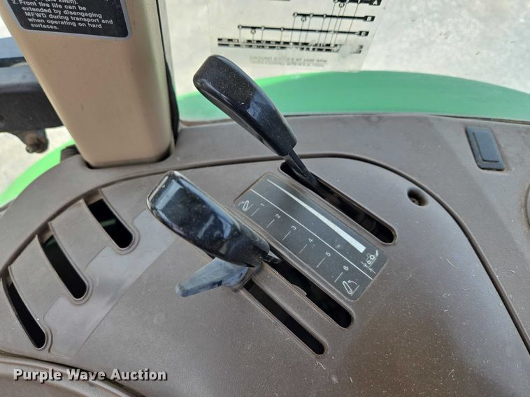 image for item ET5175 2002 John Deere 5320 tractor