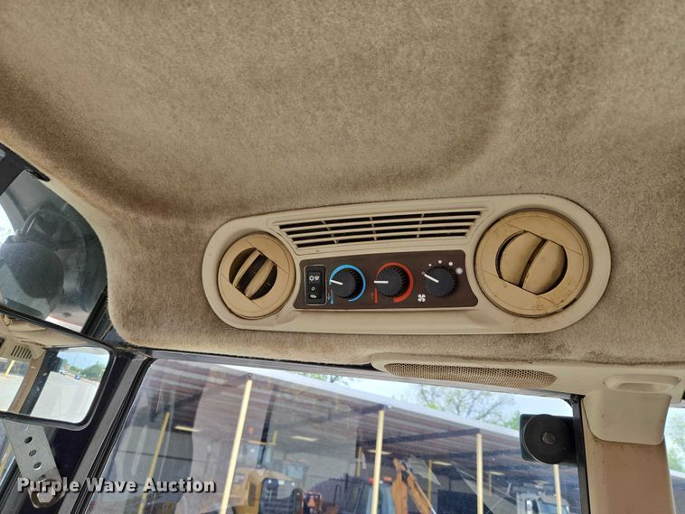 image for item ET5175 2002 John Deere 5320 tractor