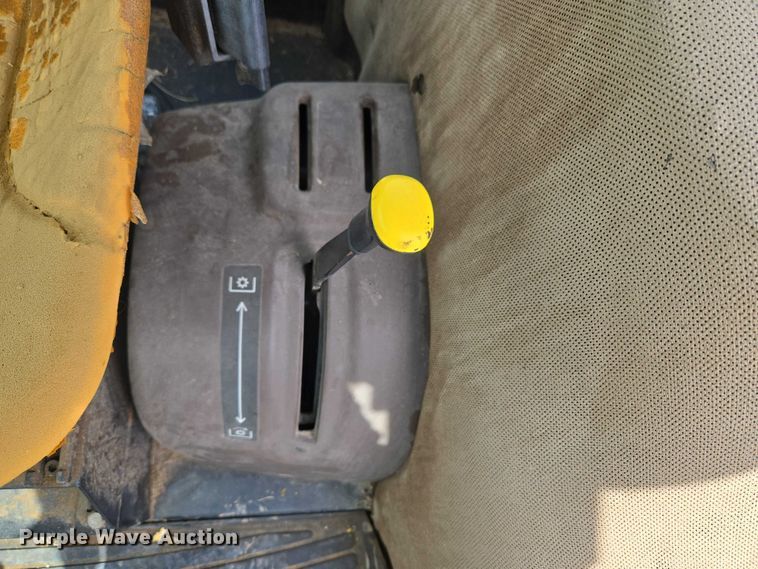 image for item ET5175 2002 John Deere 5320 tractor