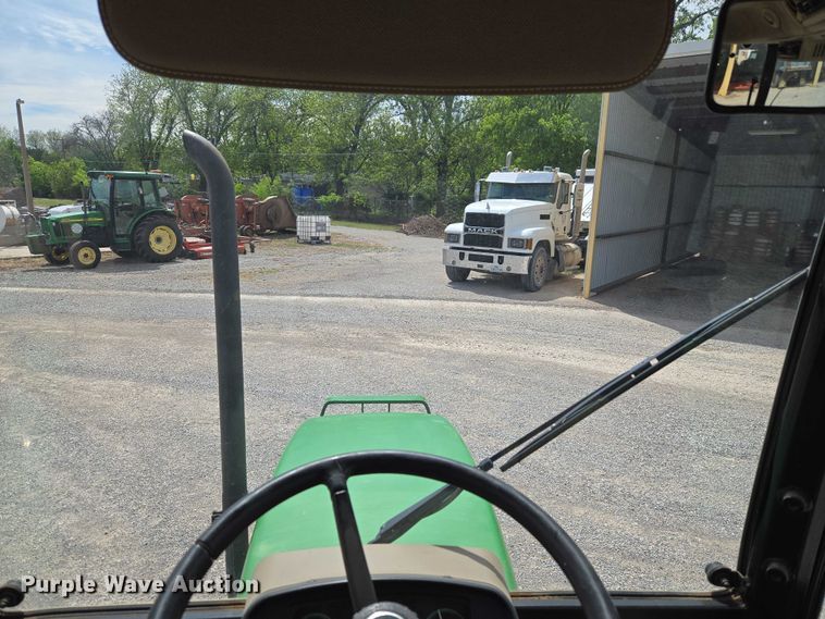 image for item ET5175 2002 John Deere 5320 tractor