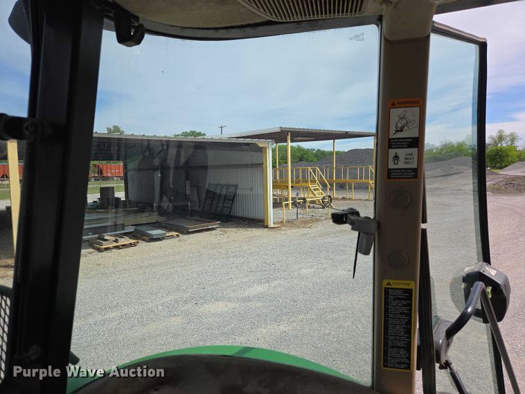 image for item ET5175 2002 John Deere 5320 tractor