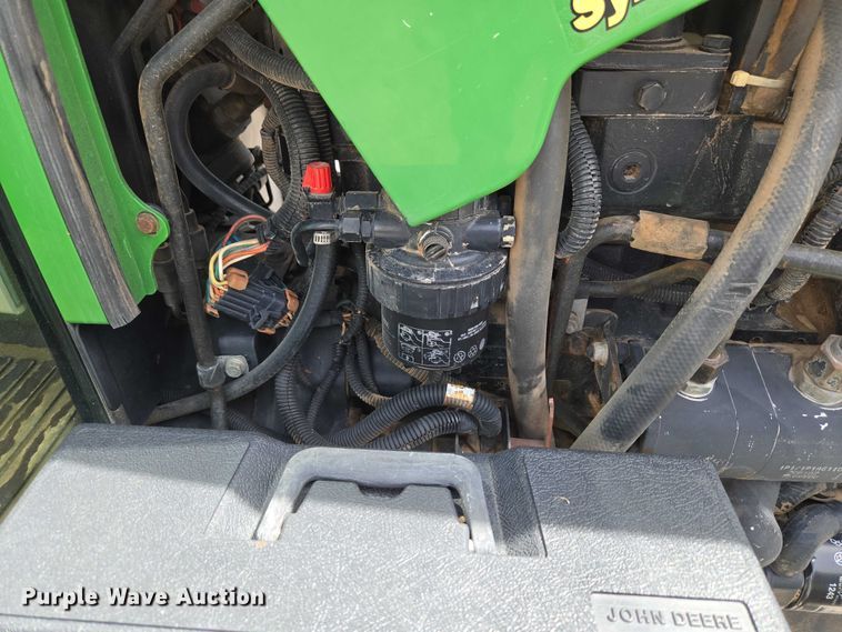 image for item ET5175 2002 John Deere 5320 tractor