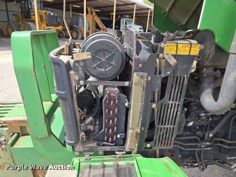 image for item ET5175 2002 John Deere 5320 tractor