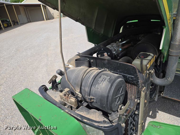 image for item ET5175 2002 John Deere 5320 tractor