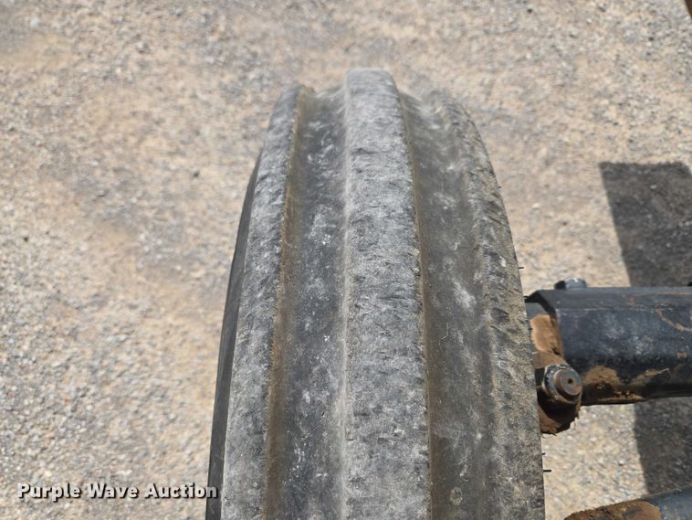 image for item ET5175 2002 John Deere 5320 tractor