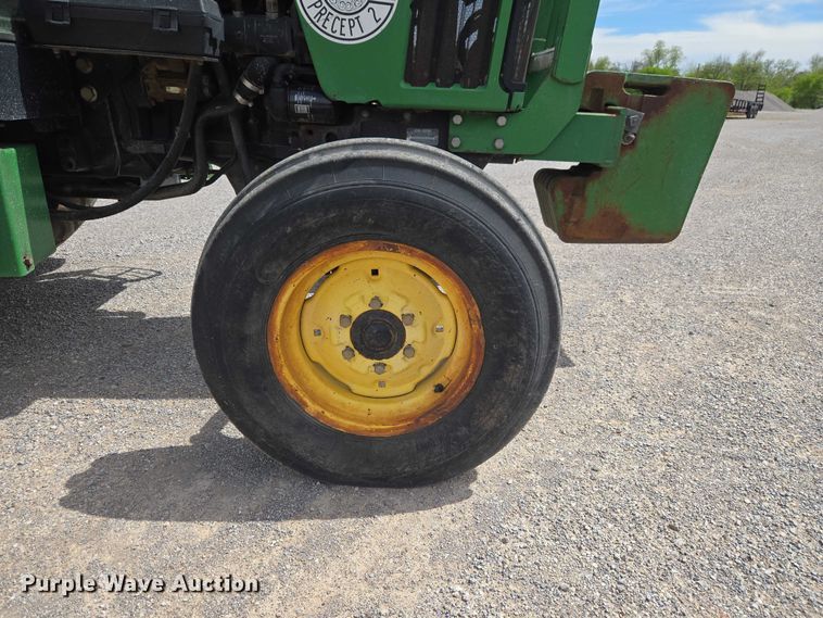 image for item ET5175 2002 John Deere 5320 tractor