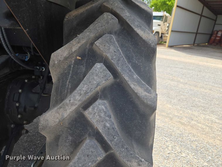 image for item ET5175 2002 John Deere 5320 tractor