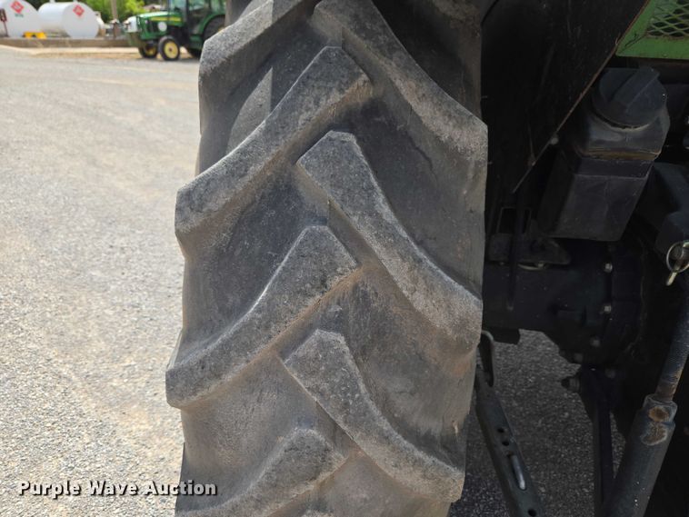 image for item ET5175 2002 John Deere 5320 tractor