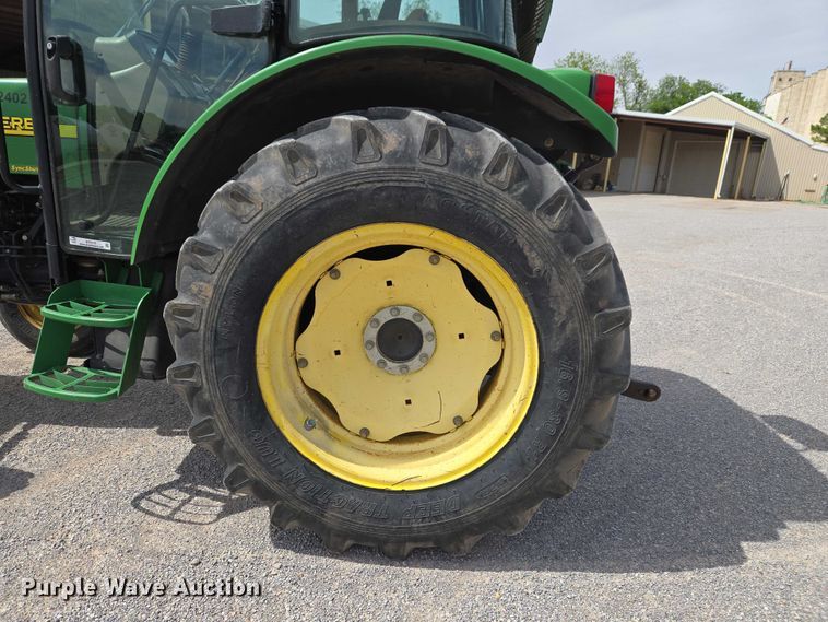 image for item ET5175 2002 John Deere 5320 tractor