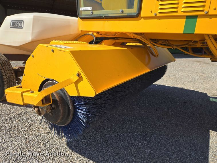 image for item ET5178 2002 Rosco RB-48 broom