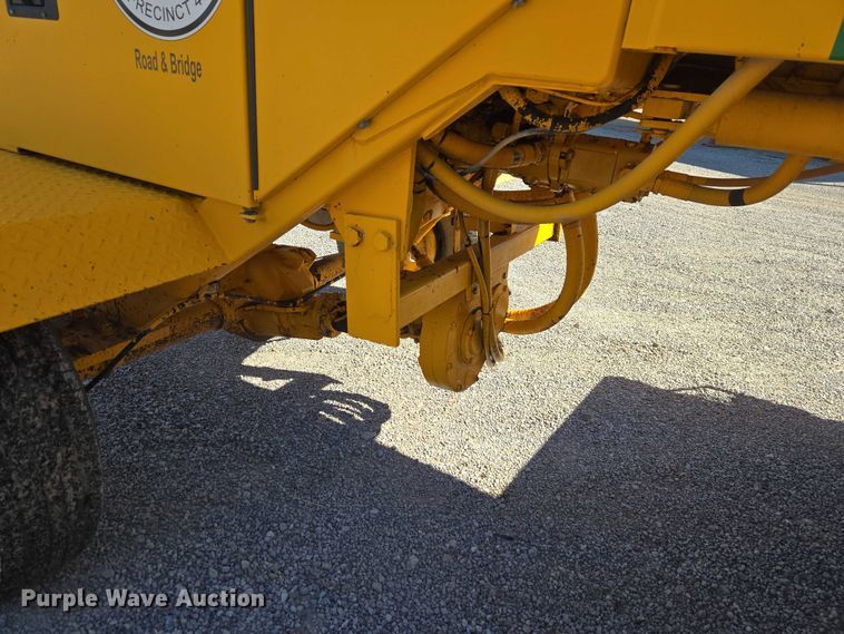 image for item ET5178 2002 Rosco RB-48 broom