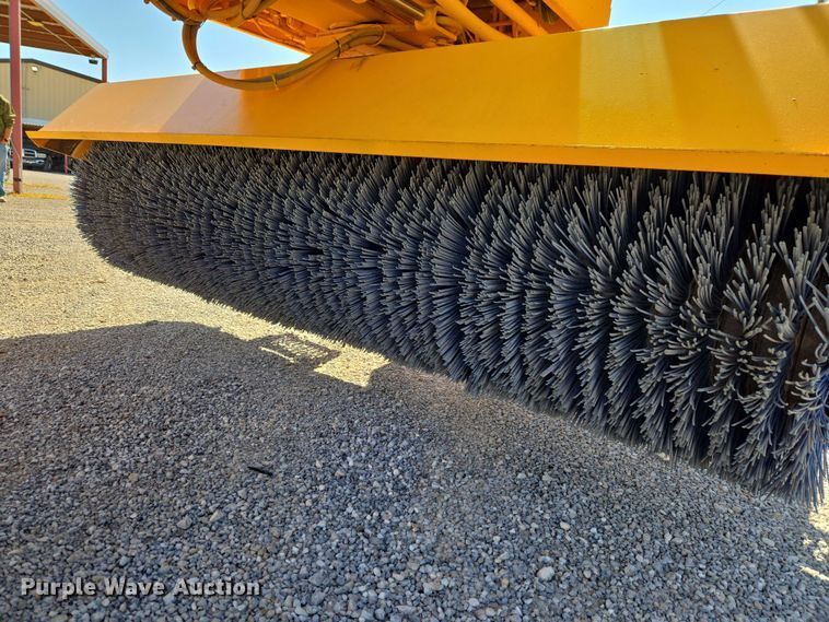 image for item ET5178 2002 Rosco RB-48 broom