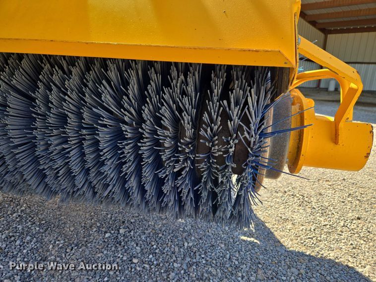 image for item ET5178 2002 Rosco RB-48 broom