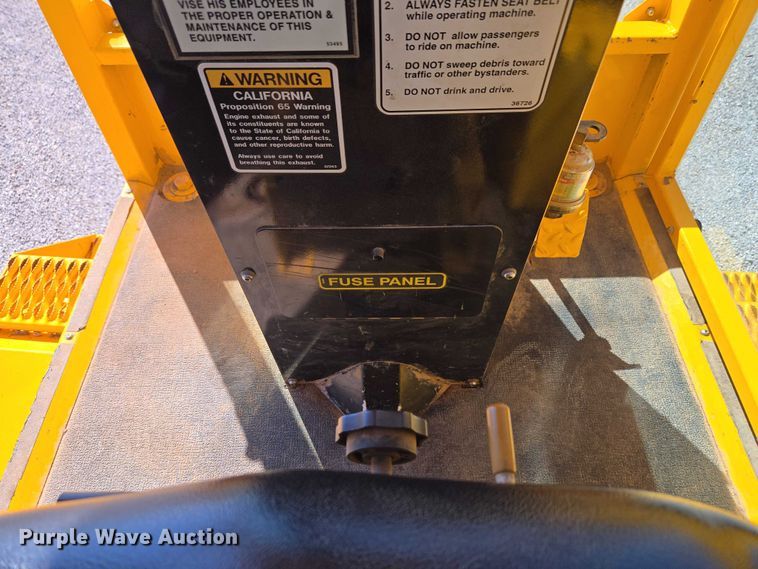 image for item ET5178 2002 Rosco RB-48 broom