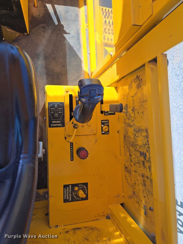 image for item ET5178 2002 Rosco RB-48 broom