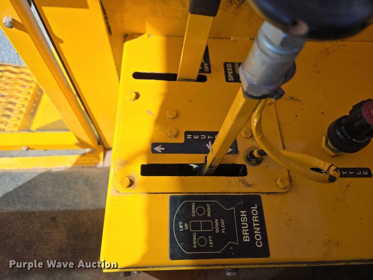 image for item ET5178 2002 Rosco RB-48 broom