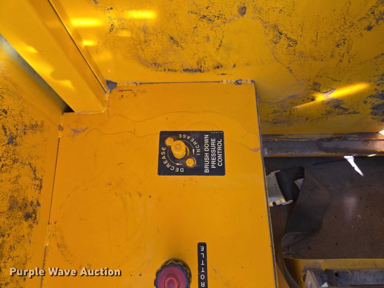 image for item ET5178 2002 Rosco RB-48 broom