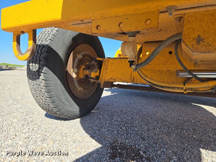 image for item ET5178 2002 Rosco RB-48 broom