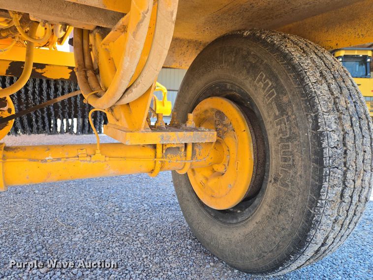 image for item ET5178 2002 Rosco RB-48 broom