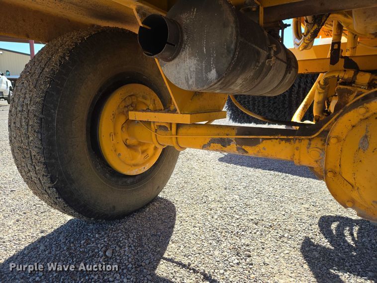 image for item ET5178 2002 Rosco RB-48 broom