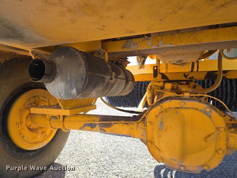 image for item ET5178 2002 Rosco RB-48 broom