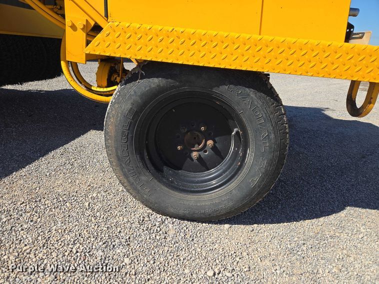 image for item ET5178 2002 Rosco RB-48 broom