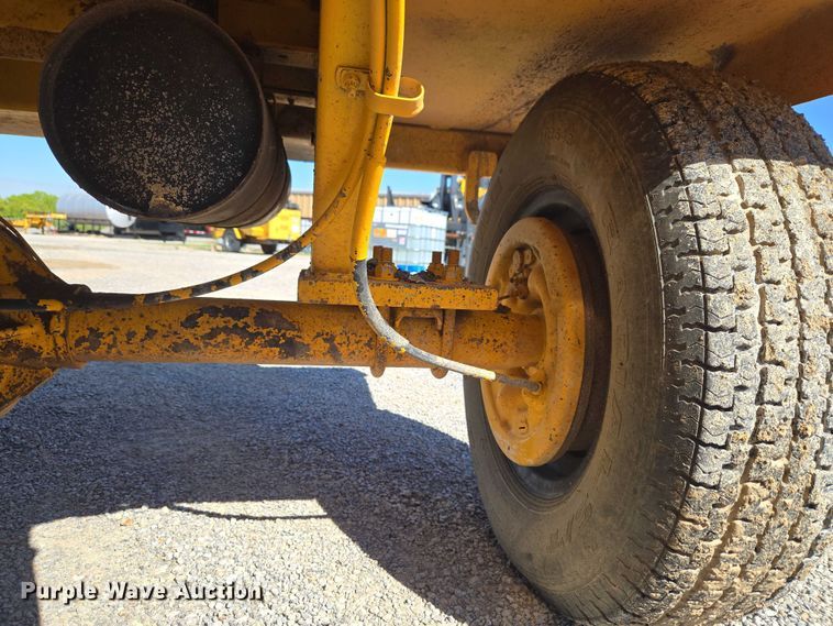 image for item ET5178 2002 Rosco RB-48 broom