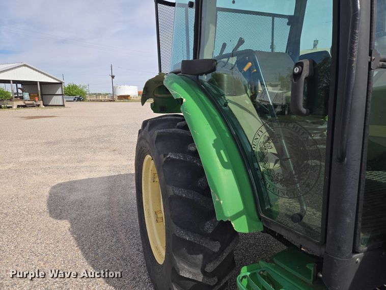 image for item ET5183 John Deere 5320 tractor