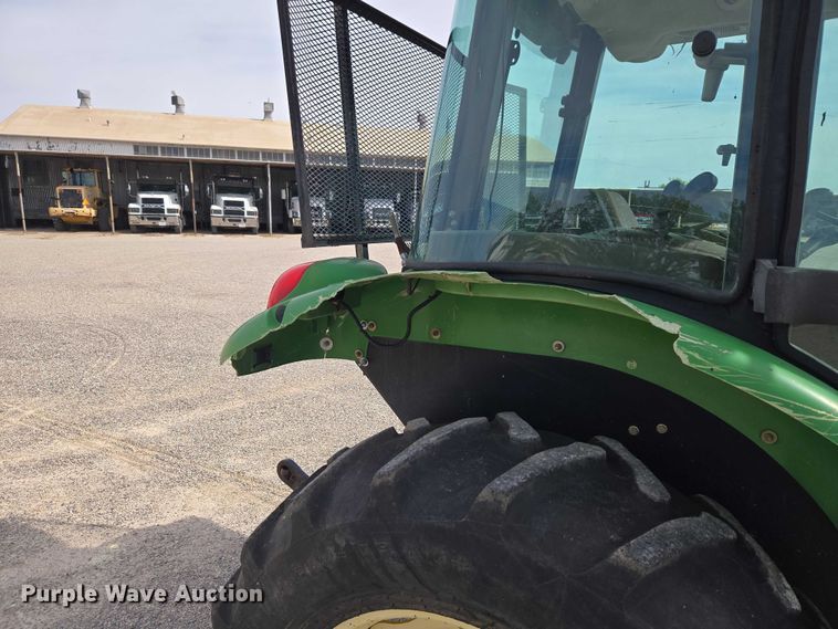 image for item ET5183 John Deere 5320 tractor