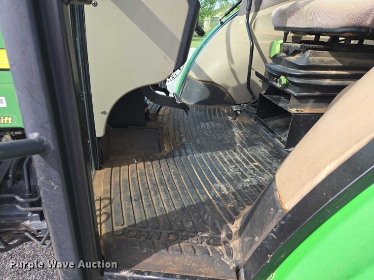 image for item ET5183 John Deere 5320 tractor