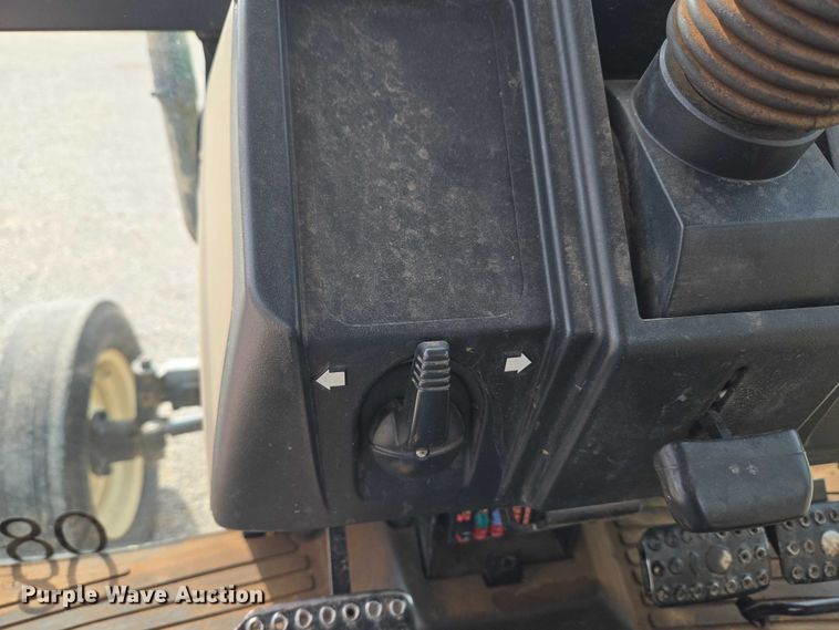 image for item ET5183 John Deere 5320 tractor