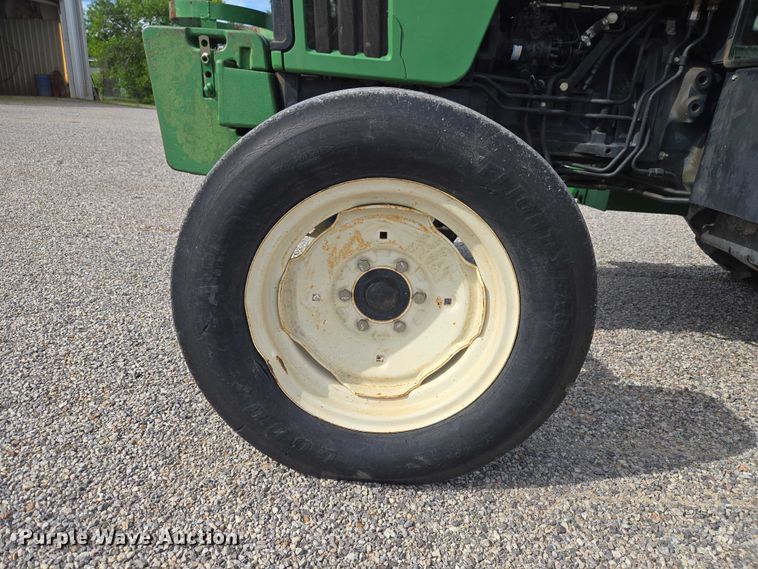 image for item ET5183 John Deere 5320 tractor