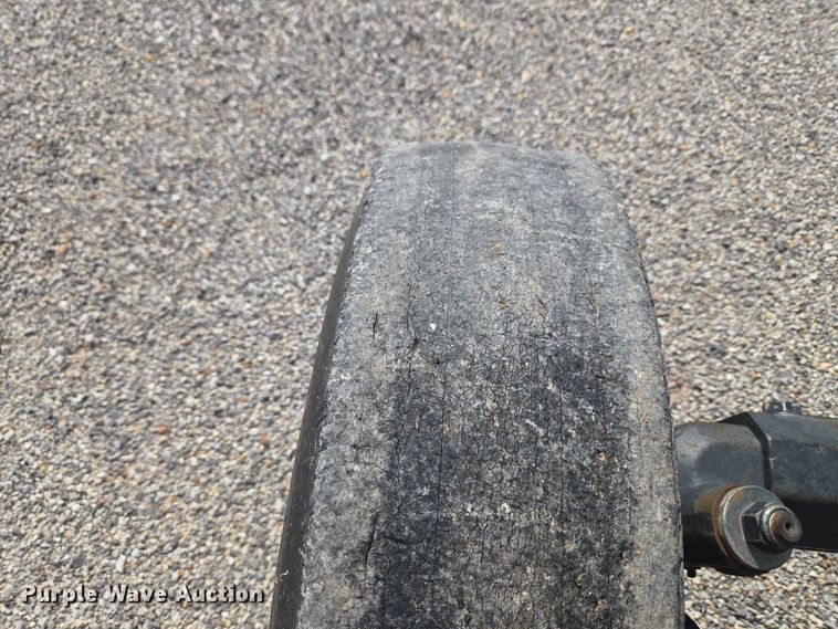 image for item ET5183 John Deere 5320 tractor