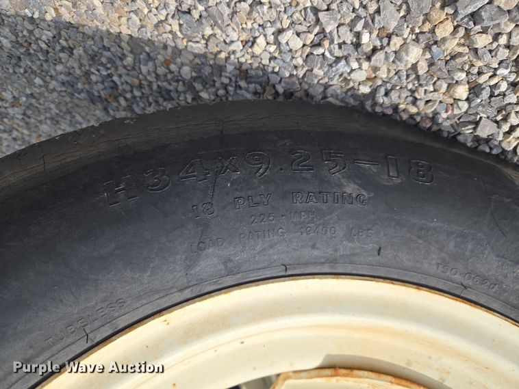 image for item ET5183 John Deere 5320 tractor