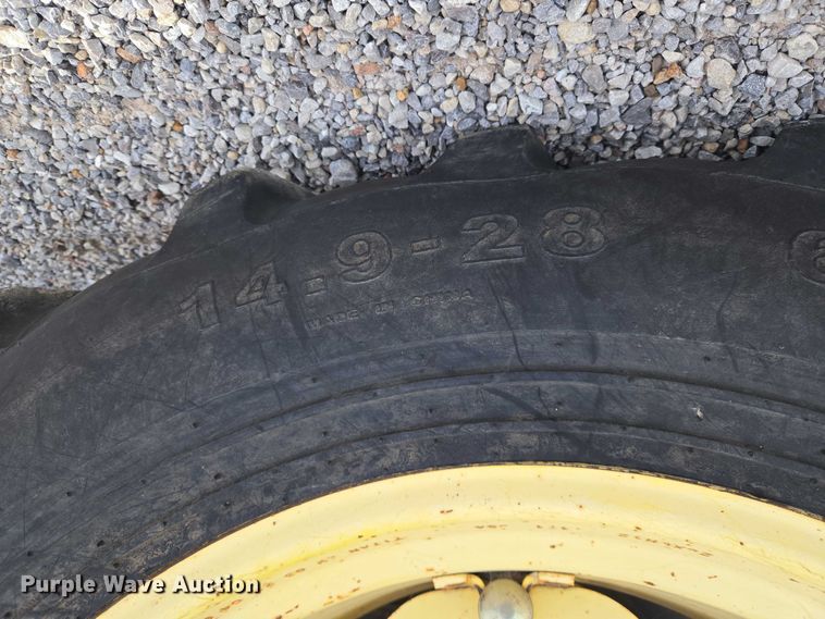 image for item ET5183 John Deere 5320 tractor