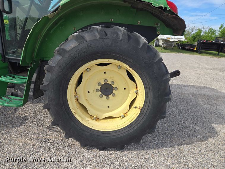 image for item ET5183 John Deere 5320 tractor