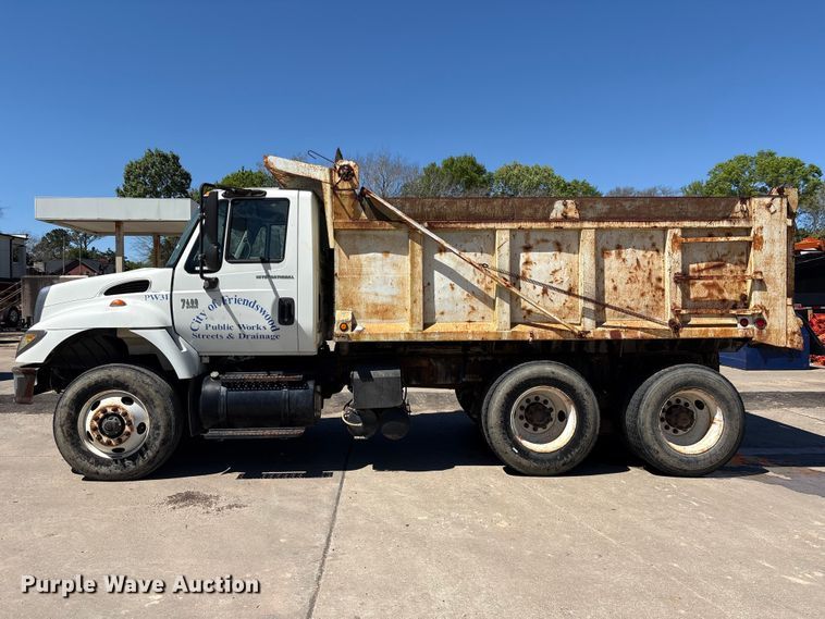 image for item EU7440 2003 International 7400 