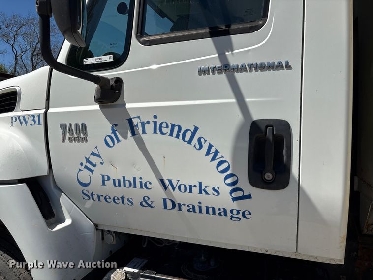 image for item EU7440 2003 International 7400 