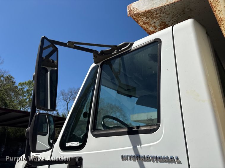 image for item EU7440 2003 International 7400 