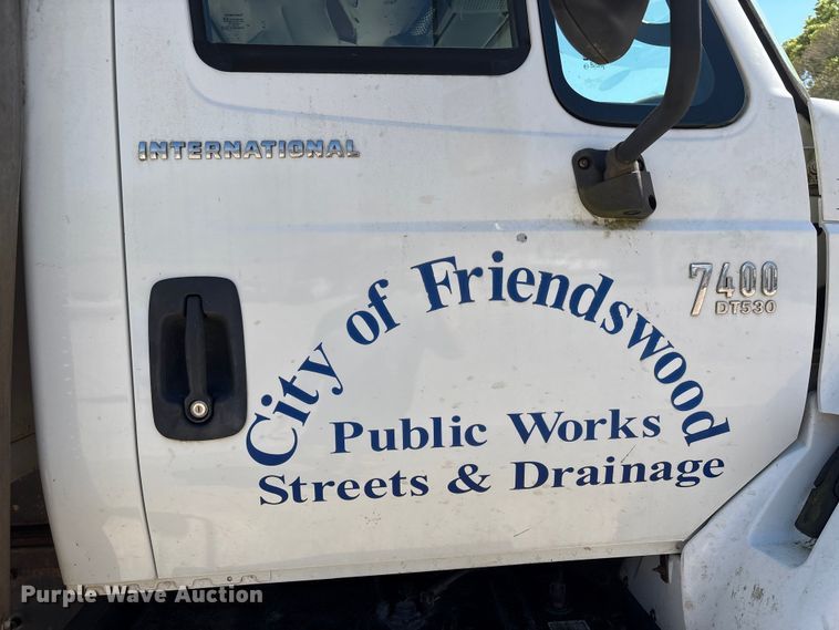 image for item EU7440 2003 International 7400 